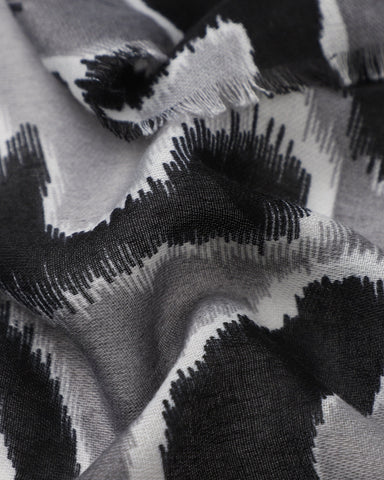 Uma Animal Print in Grey Autumn/Winter Scarf Uma Animal Print in Grey Autumn/Winter Scarf