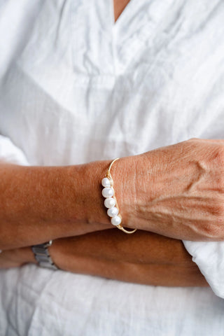 delicate bracelet, beautiful bracelet, gold and freshwater pearl bracelets, stacking bracelets, stretchy bracelets, 5 pearl bracelet delicate bracelet, beautiful bracelet, gold and freshwater pearl bracelets, stacking bracelets, stretchy bracelets, 5 pearl bracelet