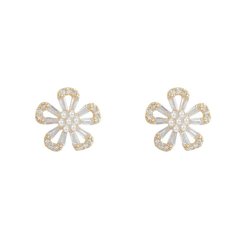 Indy Flower Shaped Stud Earrings with Crystals Indy Flower Shaped Stud Earrings with Crystals