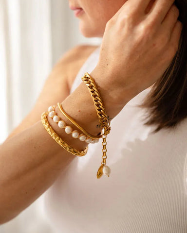 18k gold-plated stainless steel, Tarnish-free, Waterproof, Suitable for sensitive skin, gold bracelet, retro bracelet, vintage charm, classic bracelet, beautiful bracelet, timeless bracelet,  bracelet with shell charm, bracelet with pearl cham 18k gold-plated stainless steel, Tarnish-free, Waterproof, Suitable for sensitive skin, gold bracelet, retro bracelet, vintage charm, classic bracelet, beautiful bracelet, timeless bracelet,  bracelet with shell charm, bracelet with pearl cham