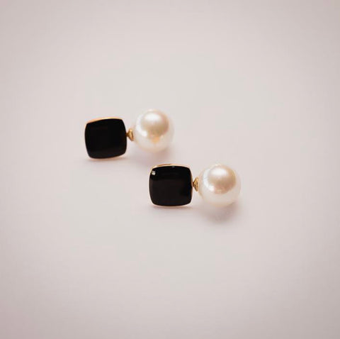 Felicity Black Enamel Stud Earring with Faux Pearl Felicity Black Enamel Stud Earring with Faux Pearl