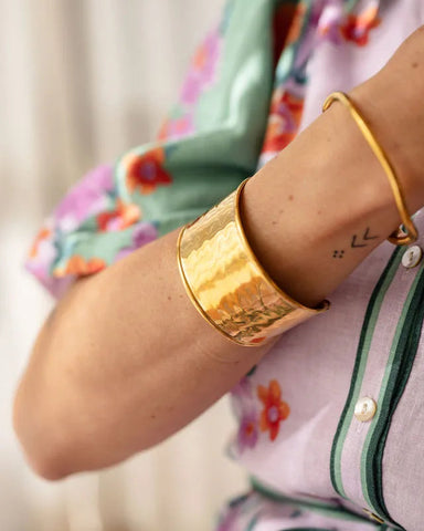 18k gold-plated stainless steel, Tarnish-free, Waterproof, Suitable for sensitive skin, gold bangle, retro bangle, vintage charm, classic bangle, beautiful bangle, timeless bangle,  wide gold cuff 18k gold-plated stainless steel, Tarnish-free, Waterproof, Suitable for sensitive skin, gold bangle, retro bangle, vintage charm, classic bangle, beautiful bangle, timeless bangle,  wide gold cuff