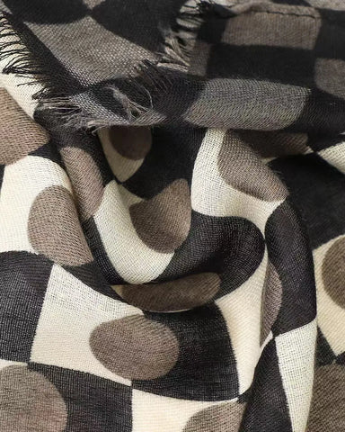 Frankie Geo in Black Autumn/Winter Scarf