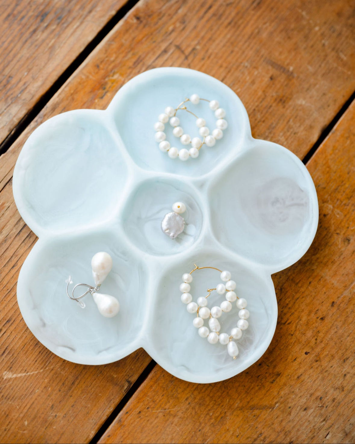 flower shaped tray, flower shaped jewelry tray, pretty jewelry tray, bedside jewelry tray, blue flower tray