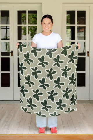 daisy scarf, floral scarf, green scarf, bold scarf, autumn scarf, winter scarf