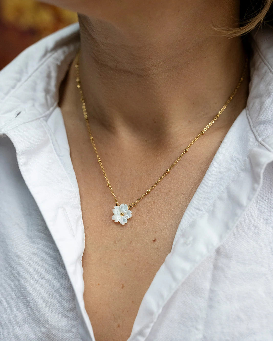 Stainless Steel Daisy Mother of Pearl Gold Necklace with a daisy mother of pearl pendant
