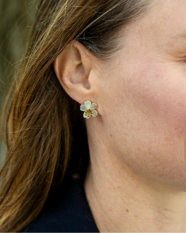 Daisy Delicate Pearly Stud Earring