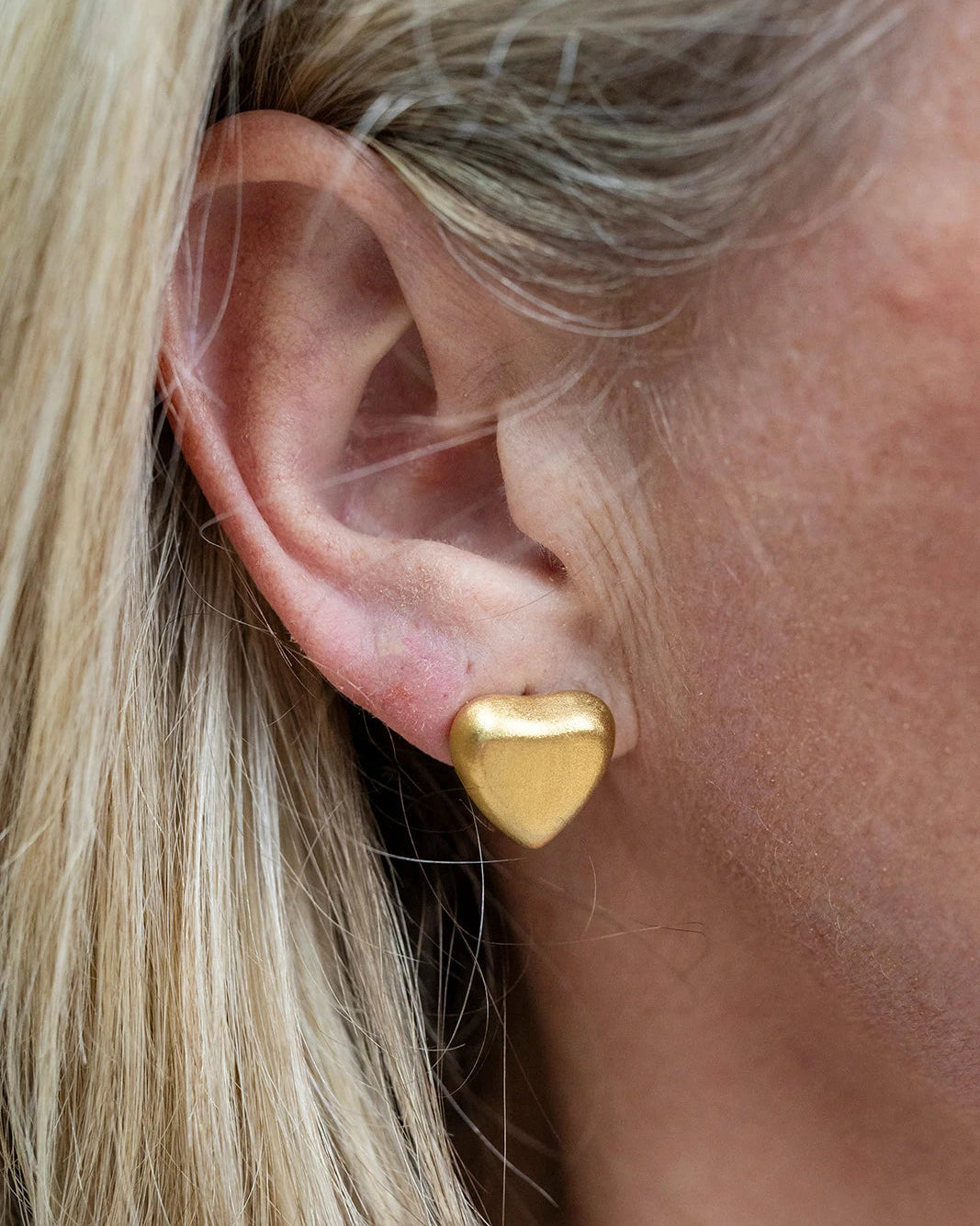 Matte gold heart stud earrings with a chocolate-box heart design