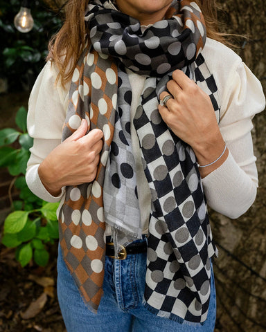 Frankie Geo in Black Autumn/Winter Scarf