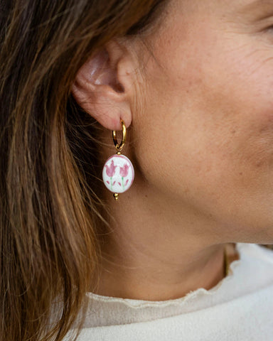 Victoria Cameo Pink Tulip Dangle Earring