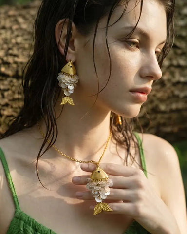 Wanda Fishtail Earring in Champagne