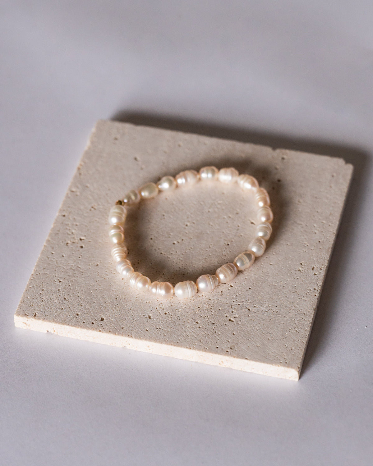 pearl bracelet, stretchy bracelet, stackable bracelet, delicate bracelet