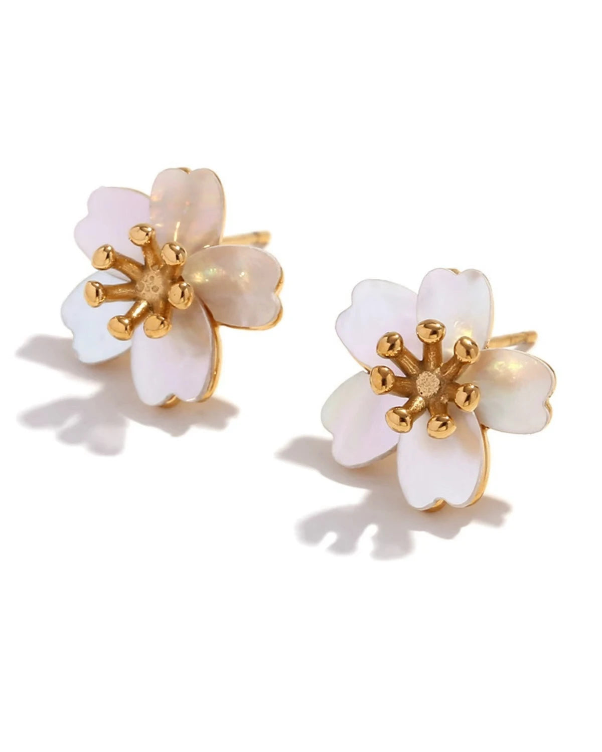 Daisy Delicate Pearly Stud Earring